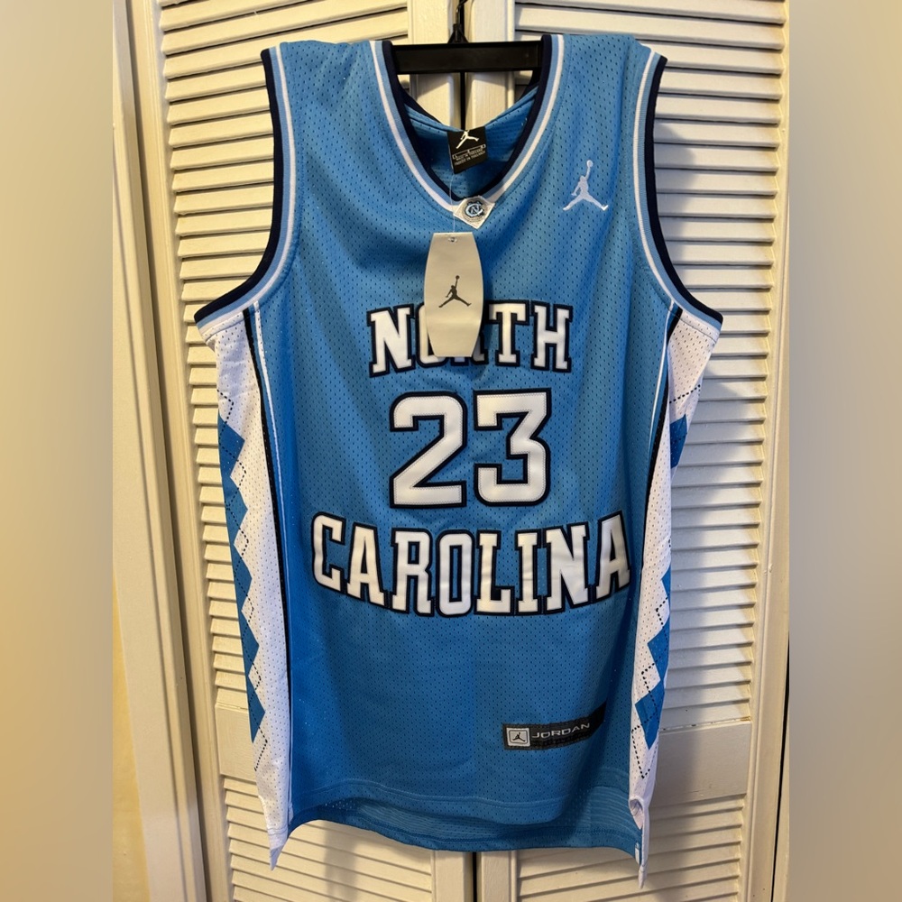 Michael Jordan North Carolina Men's Stitched Jersey (Large)